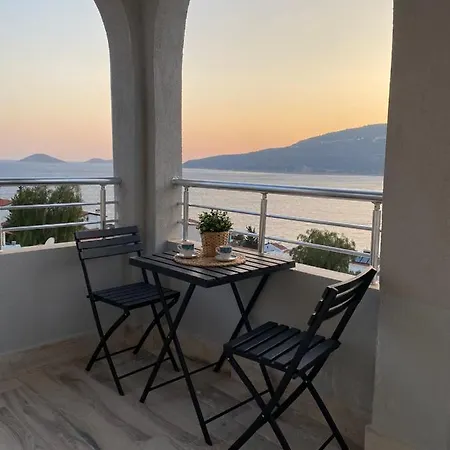 Shared Pool Flat Located 3 Min To Beach In Apartment Kalkan