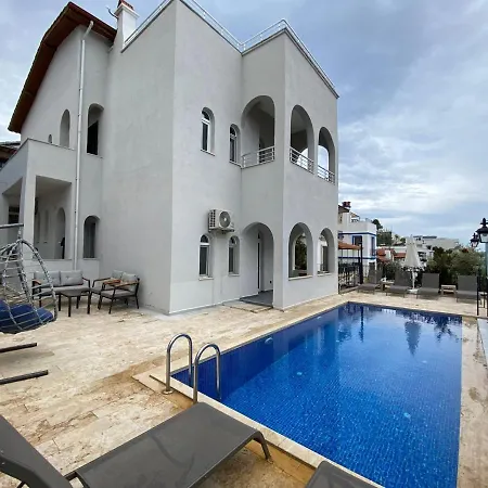 Shared Pool Flat Located 3 Min To Beach In Apartment Kalkan